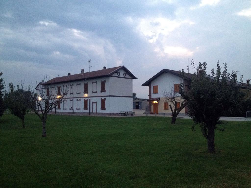 Bed And Breakfast Azienda Agricola Cascina Salazzara Маджента Екстериор снимка